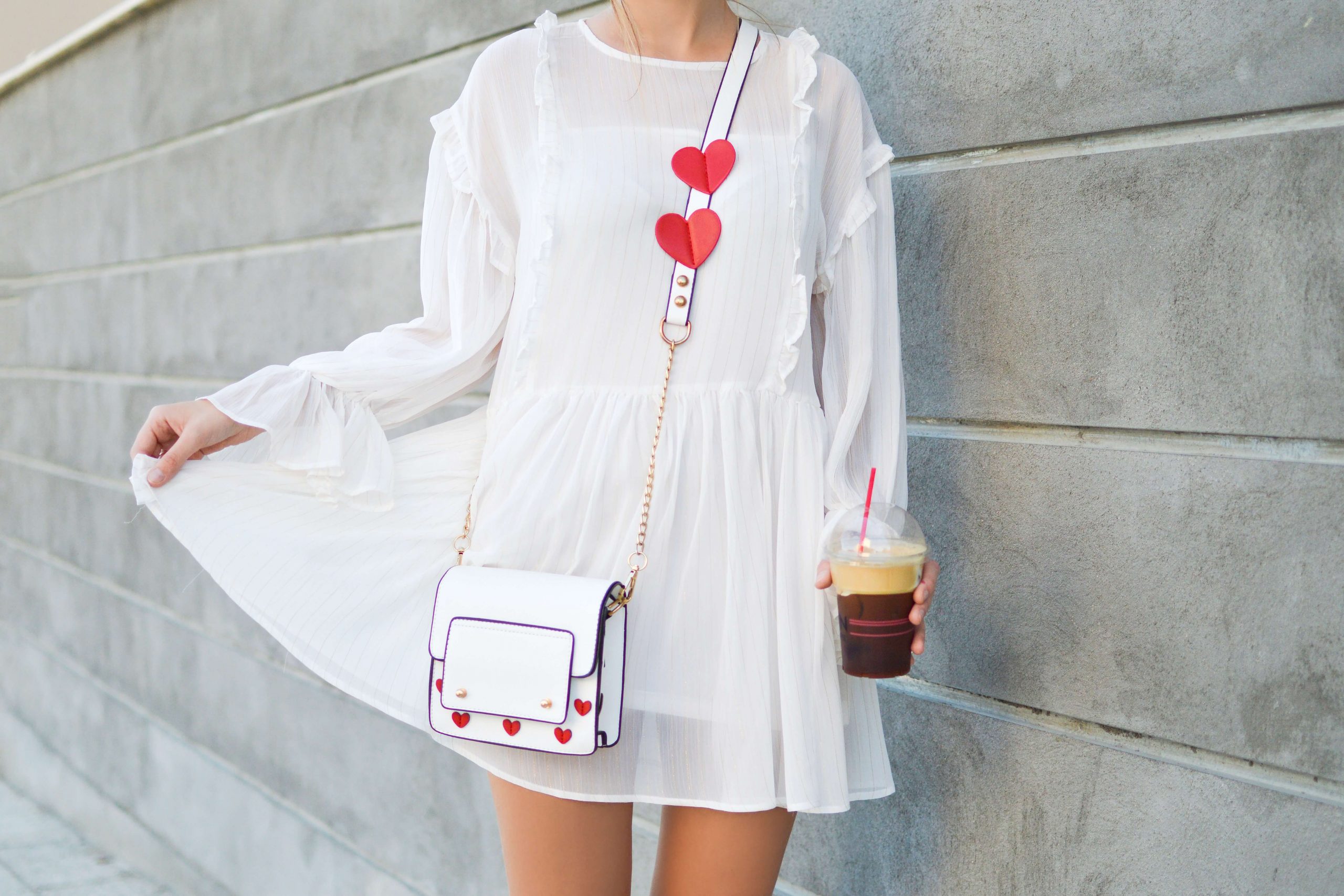 Tenue une pièce pour le dimanche…