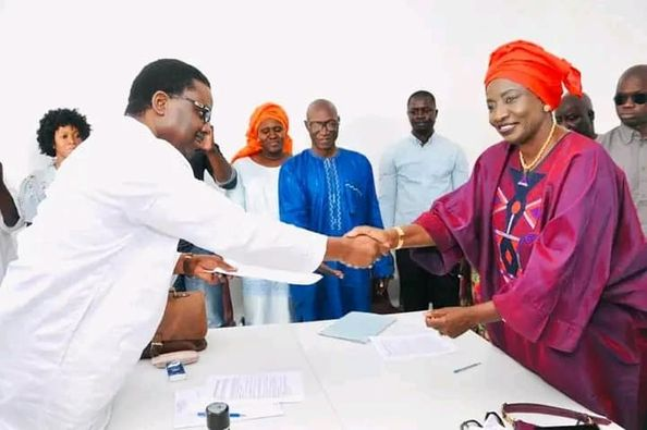 Présidentielle 2024 : Mimi 2024 et le Parti MPC scellent une alliance et choisissent Mimi Touré comme candidate