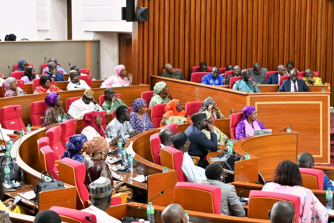 Affaire des 48 milliards FCFA : l’Assemblée nationale approuve à l’unanimité une enquête sur le programme « Un étudiant, un ordinateur »